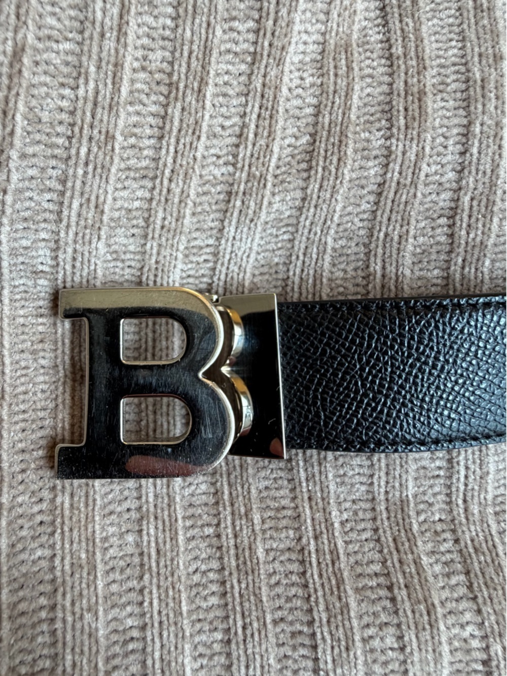 Bally Black Leather Men's Reversible Belt with Silver 'B' Buckle - Picture 3 of 4